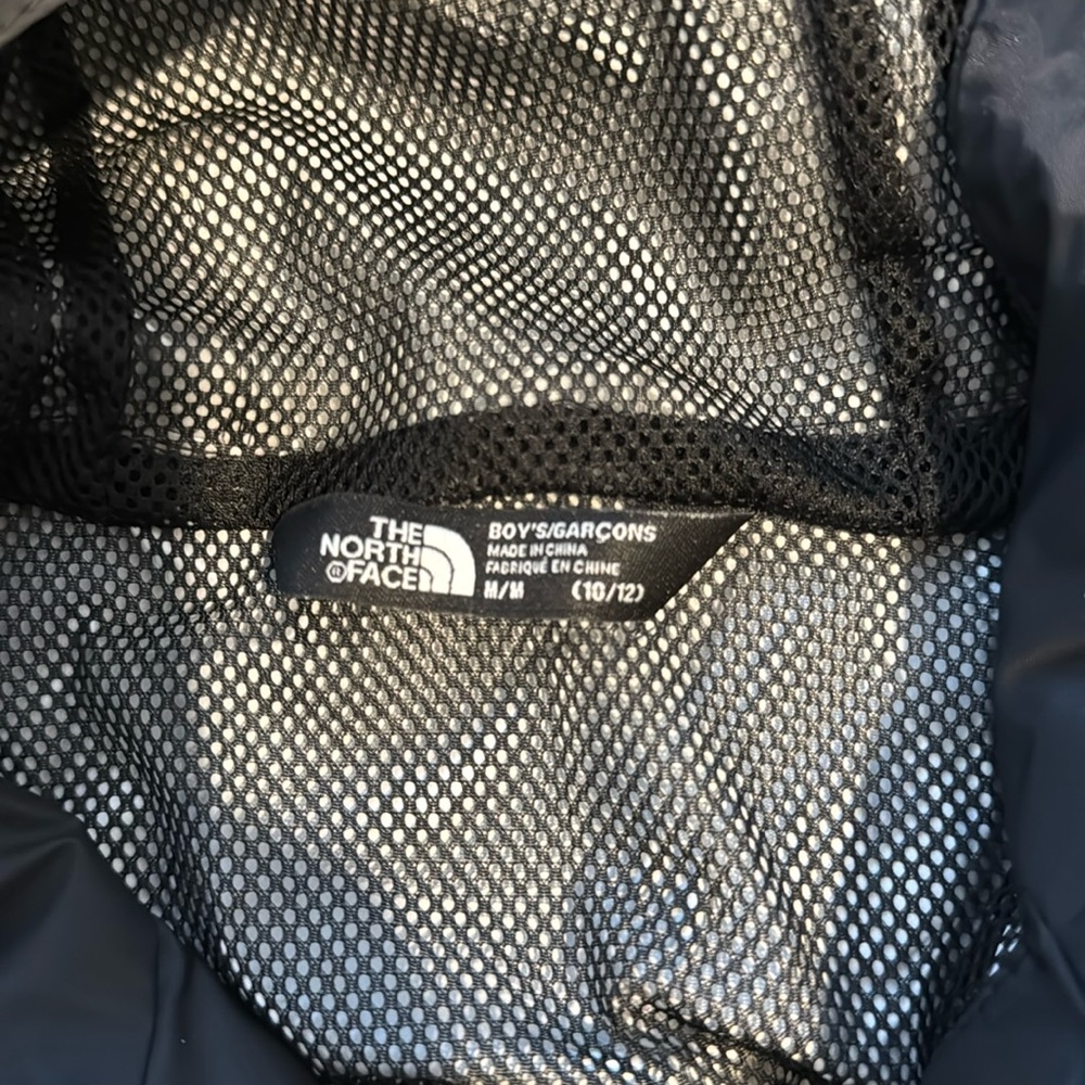 North Face boys M (10/12) windbreaker jacket. - Picture 2 of 2